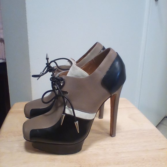 Platforms by L.A.M.B - Picture 2 of 2